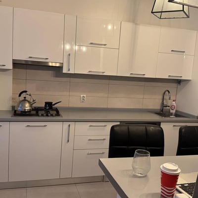Location d’un appartement lumineux de 2 pièces, 76 m², quartier Bucureștii Noi, Bucarest, Roumanie